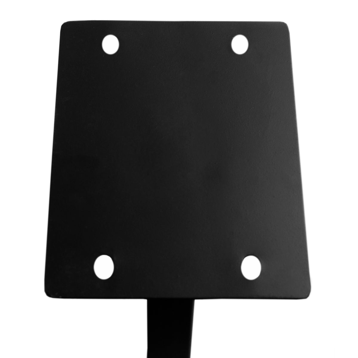 Schwarzer Briefkastenständer aus robustem Metall mit quadratischer Basis und vier Befestigungslöchern für einfache Montage an der Wand