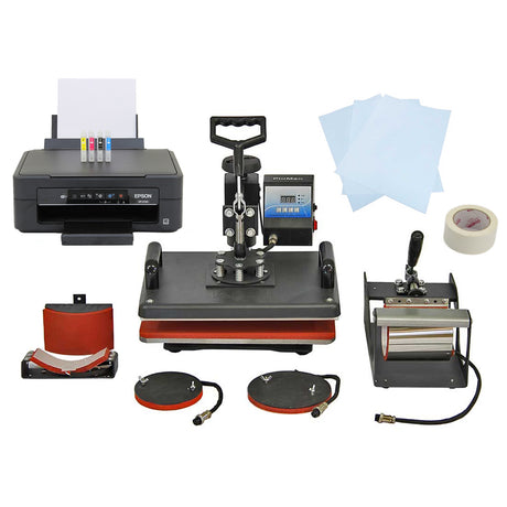 5-in-1 Transferpresse mit Epson Drucker, farbige Tintenpatronen, Transferpapier, verschiedene Platten und Zubehör auf einem Tisch angeordnet