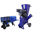 Blauer T-Mech Holzspalter mit 5 Tonnen Druck und 370 mm Klinge, neben einer blauen Holzhackmaschine mit 15 PS, beide robust und funktional