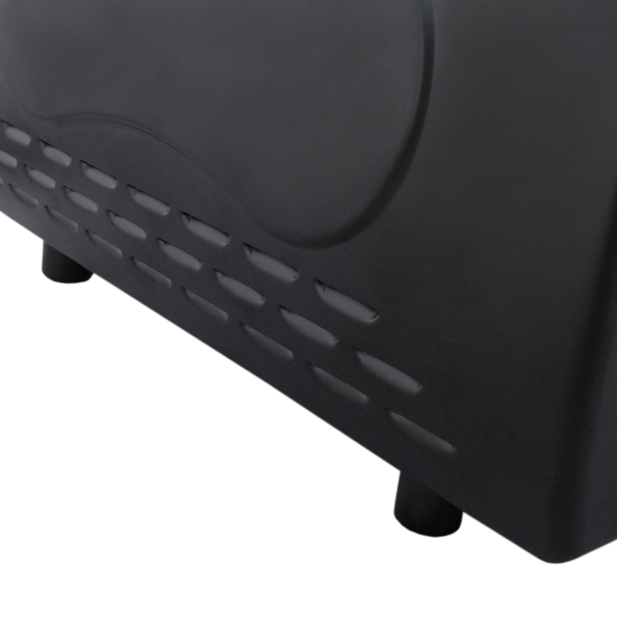 Kompakter Mini Tandoor Ofen in mattem Schwarz mit belüfteten Seiten und stabilen Füßen, ideal für das Zubereiten von Tandoori-Gerichten
