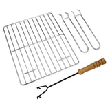 Gusseisen Terrassenofen mit robustem, schwarzem Finish, inklusive verchromtem Grillrost, drei Haken und einem Holzgriff für einfachen Gebrauch
