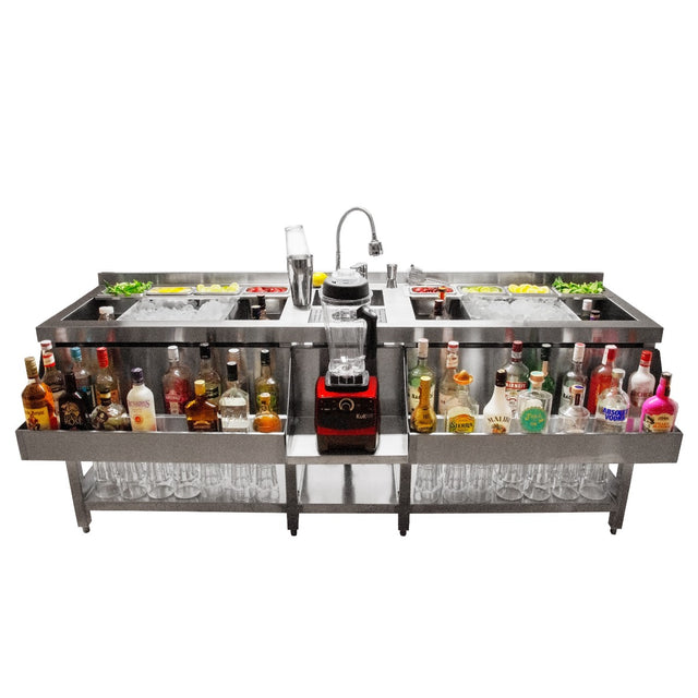 Elegante Doppel Cocktail-Bar Station aus Edelstahl mit Eis, Gläsern und einer Vielzahl von Spirituosen und frischen Zutaten in bunten Fächern