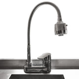 Eleganter, verchromter Wasserhahn mit flexiblem Schlauch und modernem Design, ideal für die KuKoo Doppel Cocktail-Bar Station