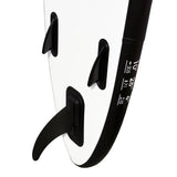 Aufblasbares Paddle Board in Rot mit schwarzem Finne, glatter Oberfläche und stabilen Seitenflossen, ideal für Wassersport und Freizeitaktivitäten