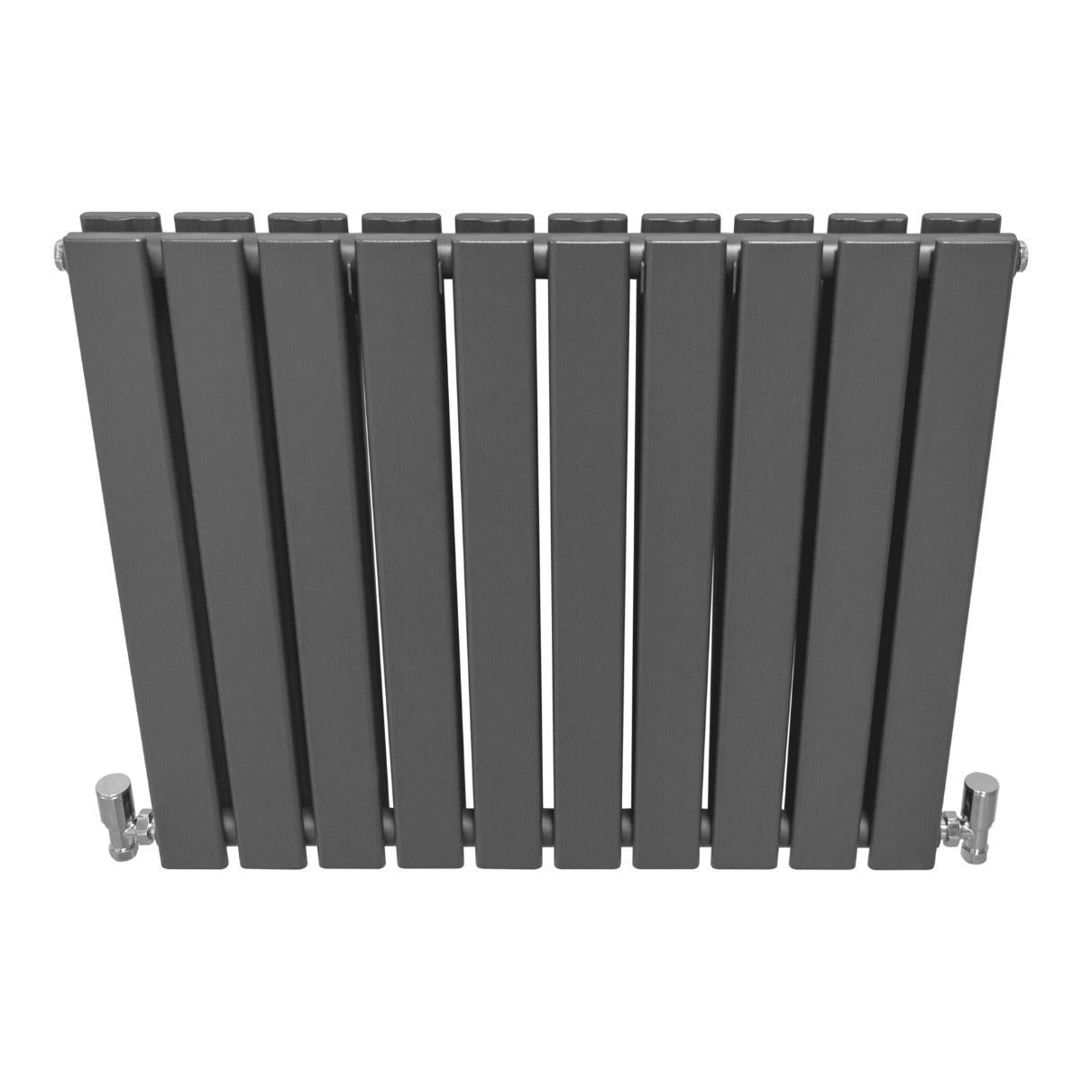 Paneelheizkörper in Anthrazit Grau, 600mm x 700mm, mit glatten, vertikalen Lamellen und verchromten Ventilen für modernes Heizdesign