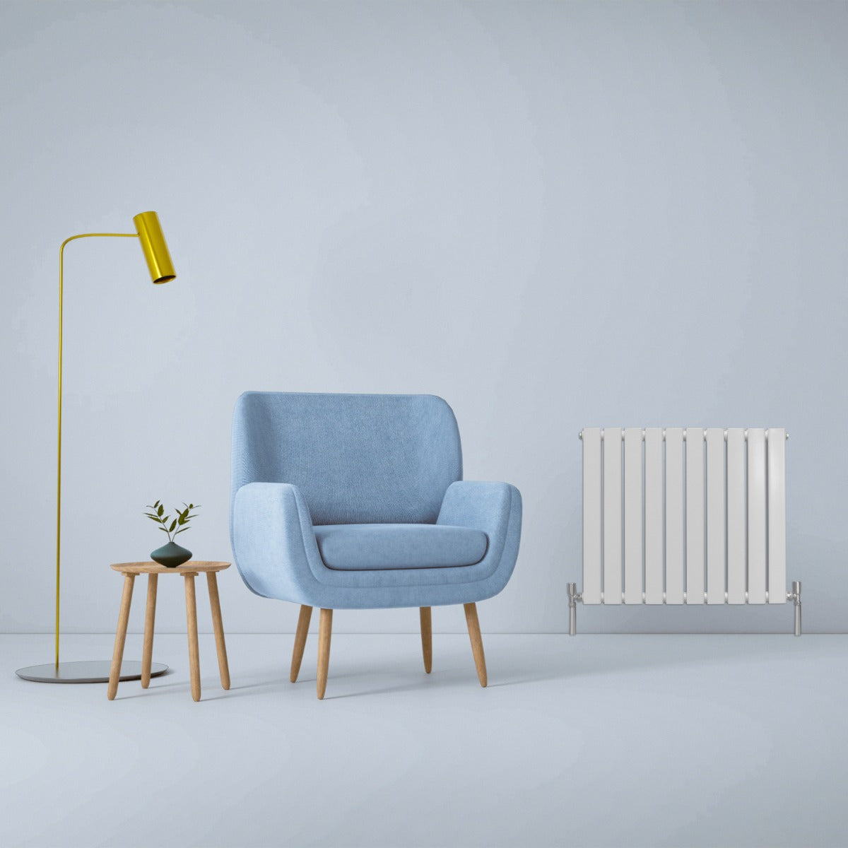 Glänzender weißer Paneelheizkörper 600mm x 700mm neben einem blauen Sessel und einem kleinen Tisch mit einer Pflanze in einem modernen Raum