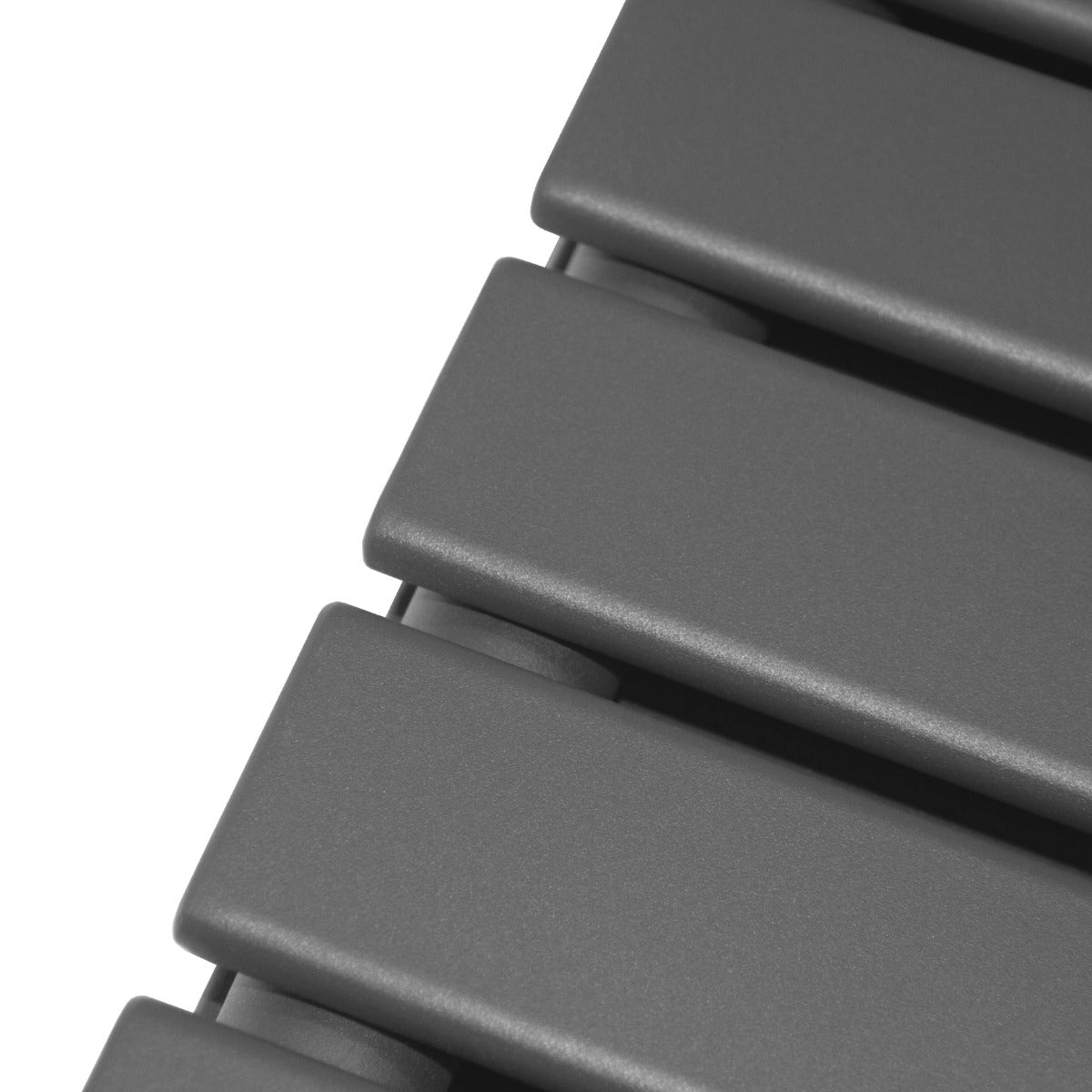 Paneelheizkörper in Anthrazit Grau, 1600mm x 280mm, mit glatter, mattschwarzer Oberfläche und modernen, rechteckigen Lamellen für effiziente Wärmeabgabe
