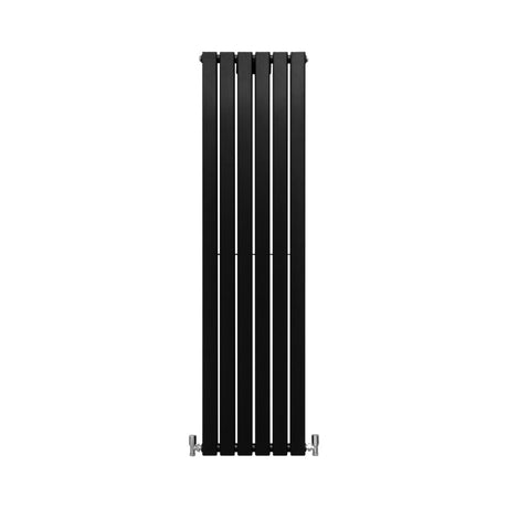 Schmaler, matte schwarzer Paneelheizkörper mit vertikalen Lamellen, 1600mm hoch und 420mm breit, ideal für moderne Innenräume