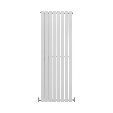 Paneelheizkörper in glänzendem Weiß, 1600mm x 560mm, mit schlanken vertikalen Lamellen und modernen, minimalistischen Design für effiziente Wärmeabgabe