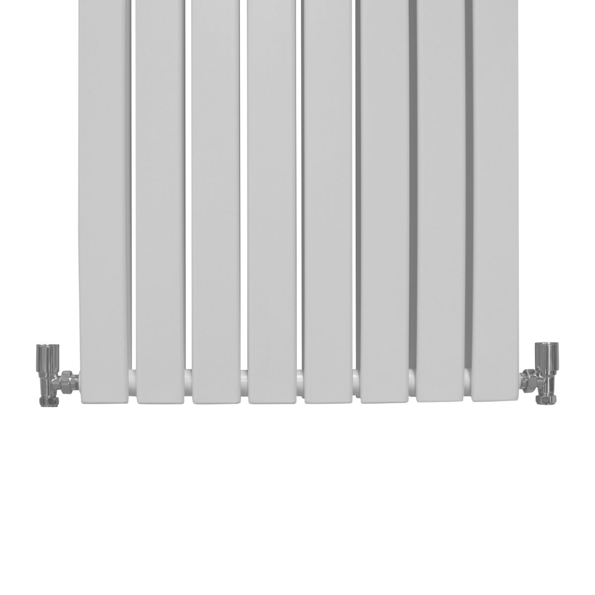 Paneelheizkörper in glänzendem Weiß, 1600mm x 560mm, mit glatten, vertikalen Lamellen und verchromten Anschlussventilen für moderne Innenräume