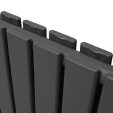 Paneelheizkörper in Anthrazit Grau, 1800mm x 280mm, mit glatten, modernen Lamellen und robustem Material für effiziente Wärmeabgabe