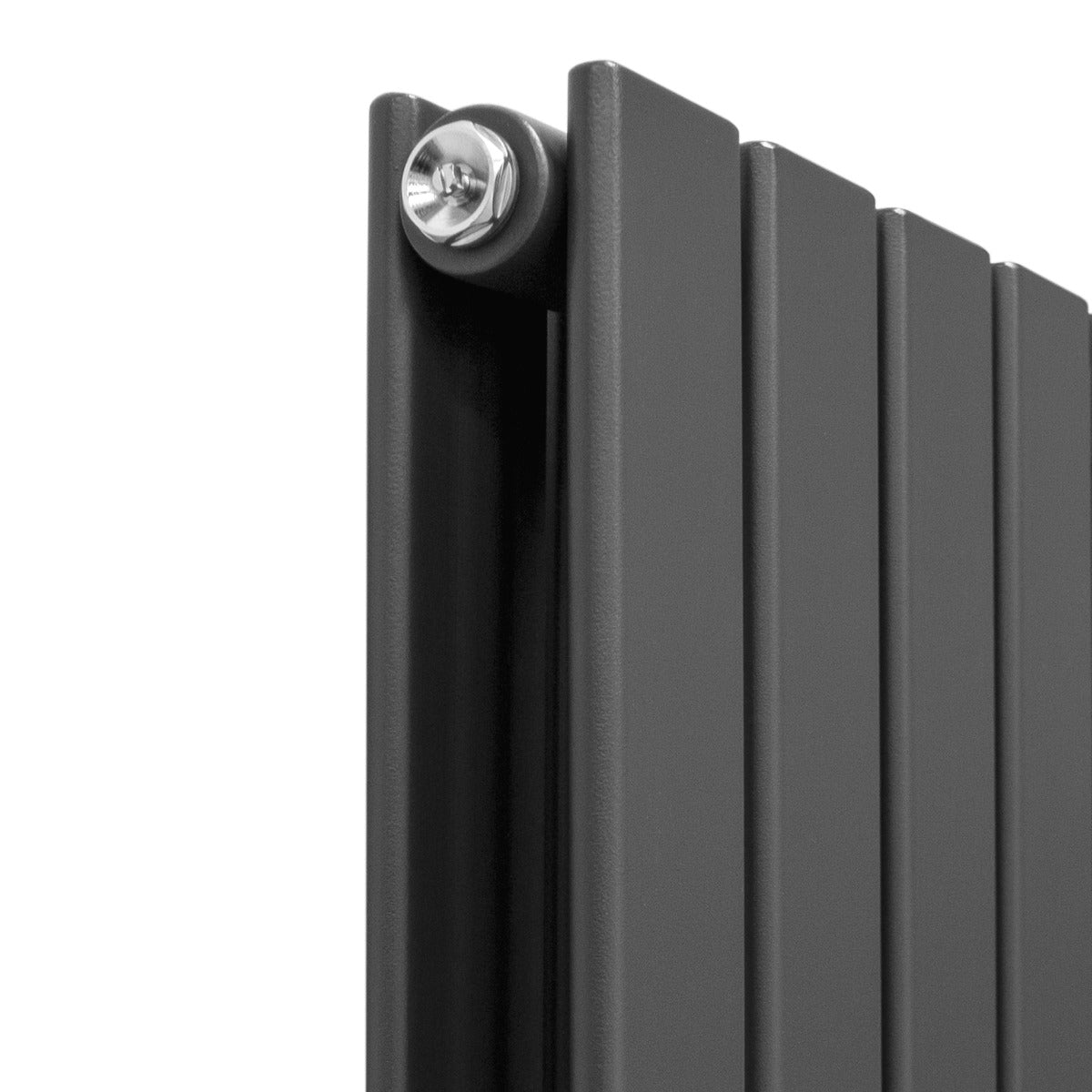 Anthrazitgrauer Paneelheizkörper mit vertikalen Lamellen, 1800mm x 280mm, aus robustem Metall, ideal für moderne Heizlösungen