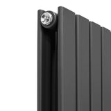 Anthrazitgrauer Paneelheizkörper mit vertikalen Lamellen, 1800mm x 280mm, aus robustem Metall, ideal für moderne Heizlösungen