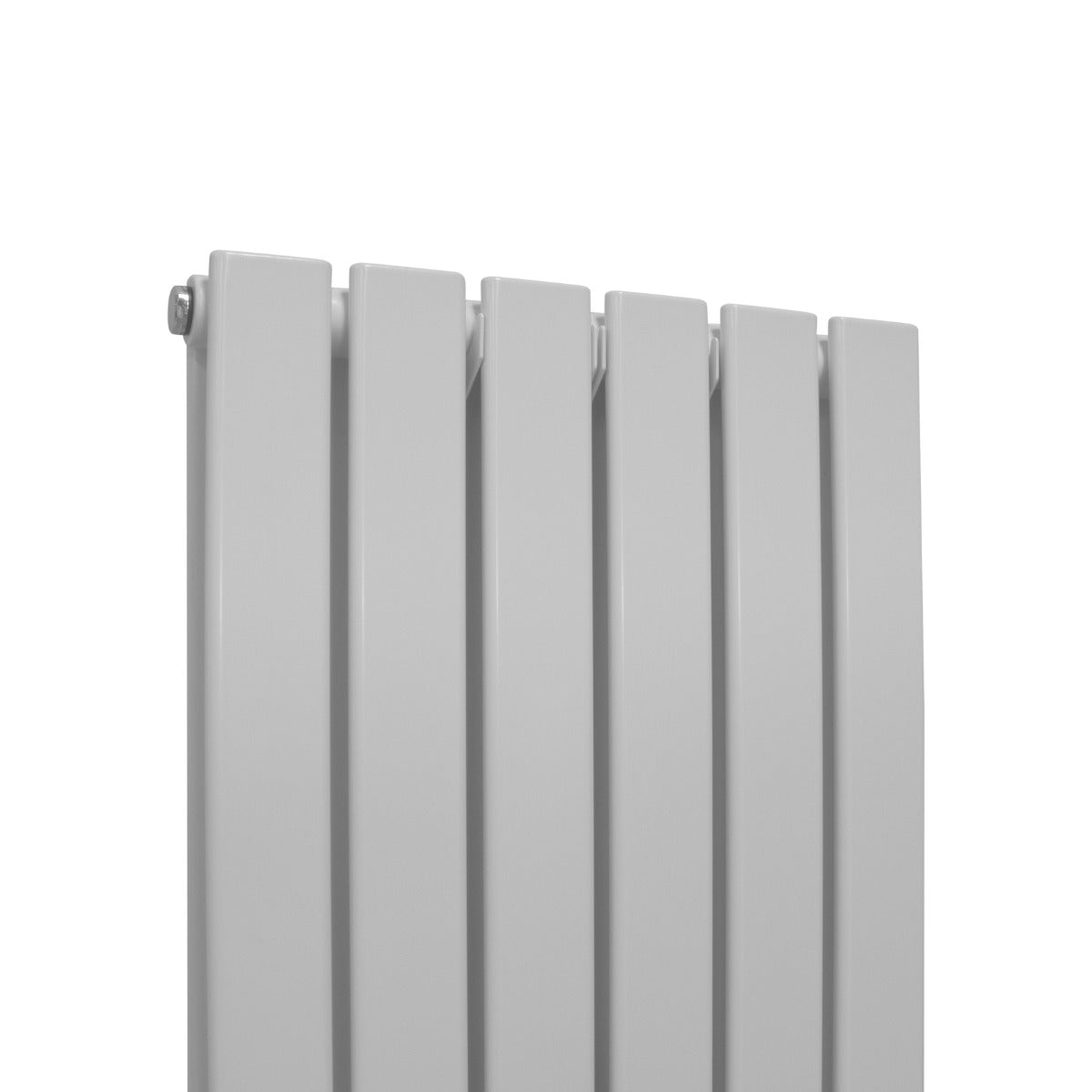 Glänzender weißer Paneelheizkörper mit sechs vertikalen Lamellen, ideal für moderne Innenräume, Maße 1800mm x 420mm, glatte Oberfläche