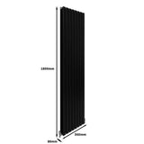 Schlanker, matte schwarzer Paneelheizkörper mit den Maßen 1800mm x 560mm, vertikale Lamellenstruktur und eleganter, minimalistischer Form