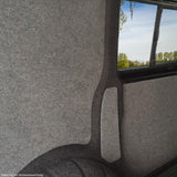 Beige Auto-Verkleidung aus weichem, strapazierfähigem Stoff, ideal für Innenräume, mit glatter Textur und eleganter, neutraler Farbgebung