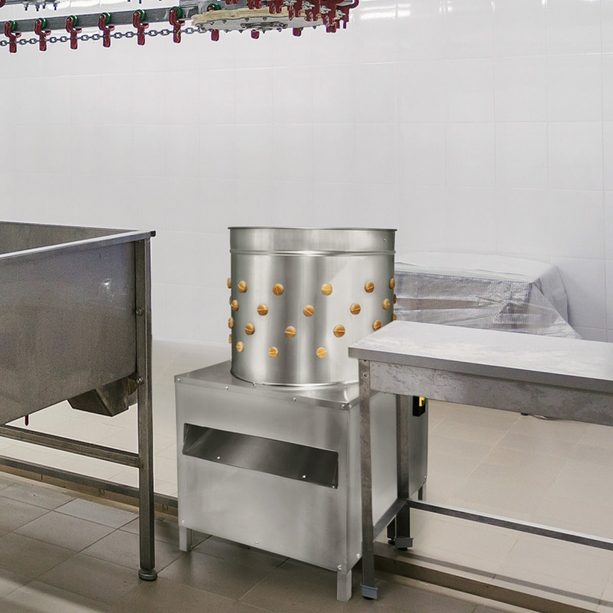 Hochwertige KuKoo Geflügelrupfmaschine aus Edelstahl, zylindrisch mit runden Öffnungen, auf einem glatten, modernen Arbeitsbereich in einer hellen Umgebung