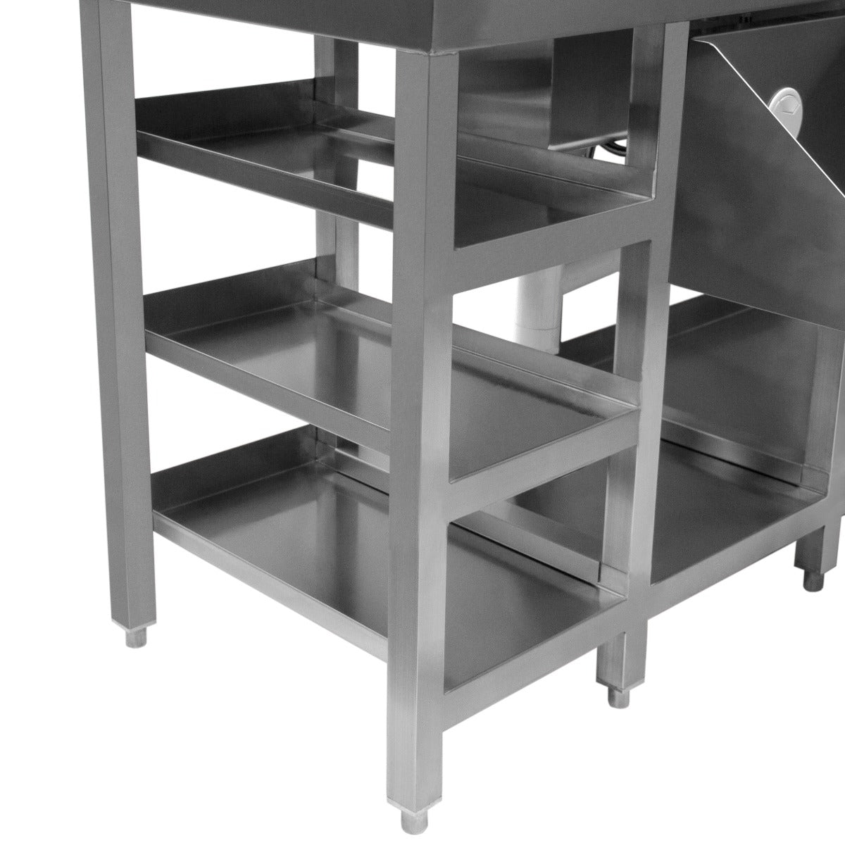 Elegante Cocktail-Bar Station aus rostfreiem Stahl mit mehreren offenen Regalen, ideal für die Aufbewahrung von Gläsern und Zubehör, modernes Design
