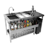 Moderne Cocktail-Bar Station aus Edelstahl mit integriertem Waschbecken, Eisfach, Gläsern und einer Auswahl an Spirituosen für stilvolle Getränke