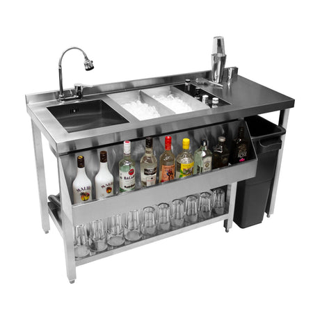 Moderne Cocktail-Bar Station aus Edelstahl mit integriertem Waschbecken, Eisfach, Gläsern und einer Auswahl an Spirituosen für stilvolle Getränke