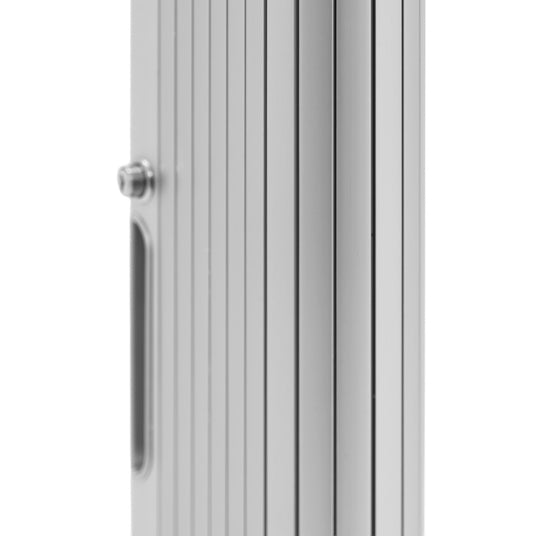 Elegante, silberne Aluminium-Tasche mit vertikalen Rillen und einem stabilen Griff, ideal für stilvolle Aufbewahrung und Reisen