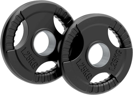 Zwei schwarze, gummierte Tri-Grip Hantelscheiben mit einem Gewicht von je 1,25 kg, runde Form, strukturierte Griffe für besseren Halt