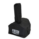 Schwarze Schutzhülle für den Premium Outdoor-Pizzaofen mit weißem "FRESH GRILLS"-Logo, robust und wetterfest, ideal für den Außenbereich