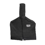 Schwarze Schutzhülle für einen freistehenden Outdoor-Pizzaofen, aus strapazierfähigem Material, mit dem Aufdruck "FRESH GRILLS" in Weiß