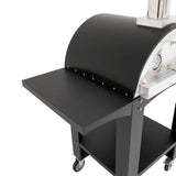 Freistehender Outdoor-Pizzaofen mit glänzendem, schwarzem Gehäuse und praktischen Vorbereitungsstationen, ideal für Gartenpartys und Grillabende