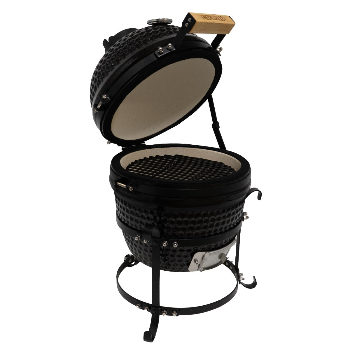Schwarzer Kamado-Ofen aus Keramik mit Holzgriff, geöffnet, zeigt den Grillrost und die runde Form, ideal für Holzkohlegrillen im Freien