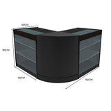 Schwarzes Helios LED Verkaufstheken-Set mit zwei eleganten, gebogenen Theken, transparenten Glasregalen und modernen LED-Beleuchtungselementen