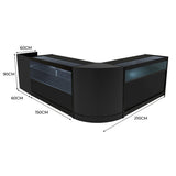 Schwarzes Gravity LED Verkaufstheken-Set mit eleganten, glatten Oberflächen, abgerundeten Kanten und transparenten Glasvitrinen für optimale Produktpräsentation