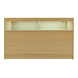 Verkaufstheke aus Ahornholz mit zwei offenen Fächern, sanft beleuchtet, glatte Oberfläche und minimalistisches Design, ideal für Verkaufsräume