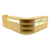 Elegantes Verkaufstheken-Set in hellem Ahornholz mit gläsernen Vitrinen und offenen Regalen, ideal für ansprechende Produktpräsentationen