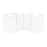 Zwei weiße LED Verkaufstheken im modernen Design, mit glatten Oberflächen und transparenten Glasabdeckungen, ideal für Verkaufsräume und Ausstellungen