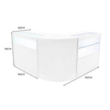 Elegante, weiße LED Ladentheke mit abgerundeten Kanten, transparenten Glasflächen und großzügigem Stauraum, ideal für moderne Verkaufsräume