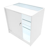 Weißes Verkaufstheken-Set mit gläsernen Regalen, eleganter, moderner Form und integrierter LED-Beleuchtung für ansprechende Produktpräsentation