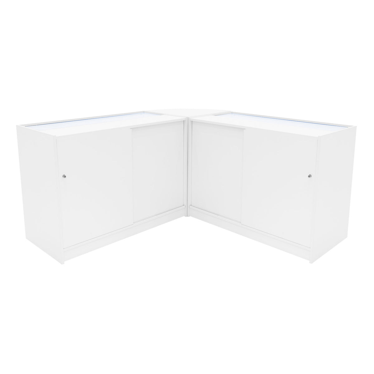 Eckiges Verkaufstheken-Set in Weiß, bestehend aus zwei Einheiten mit glatten Oberflächen, integrierter LED-Beleuchtung und modernen, minimalistischen Designs