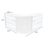 Elegantes, weißes LED Verkaufstheken-Set mit klaren Glasregalen, abgerundeten Kanten und modernen Maßen von 60x120x90 cm, ideal für Verkaufsräume