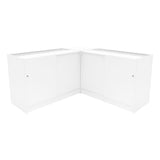 Eckverkaufstheke in elegantem Weiß, mit glatten Oberflächen und modernen, minimalistischen Linien, ideal für Verkaufsräume und Ausstellungen