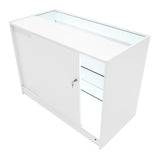 Vega LED Verkaufstheken-Set in Weiß, mit glatten Oberflächen, integrierter LED-Beleuchtung und abschließbaren Schiebetüren für sicheren Stauraum