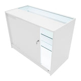 Weißes Verkaufstheken-Set mit glatten Oberflächen, integrierter LED-Beleuchtung und abschließbarem Schrank, ideal für Verkaufsräume und Ausstellungen