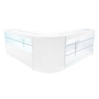 Elegantes, weißes LED Verkaufstheken-Set mit klaren Glasregalen, modernem Design und abgerundeten Kanten, ideal für Einzelhandelsumgebungen