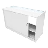 Elegante weiße LED Verkaufstheke mit Glasoberfläche, Schiebetür und offenen Regalen, ideal für moderne Verkaufsräume und Ausstellungen