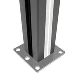 Grau lackierter LED-Zaunpfosten mit silbernen Streifen, quadratischer Basis und vier Befestigungslöchern für stabilen Halt im Sichtschutzzaun