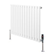 Weißer Gliederheizkörper mit TRV Chromventilen, 600mm x 780mm, schlankes Design, glatte Oberfläche und moderne, glänzende Ventile