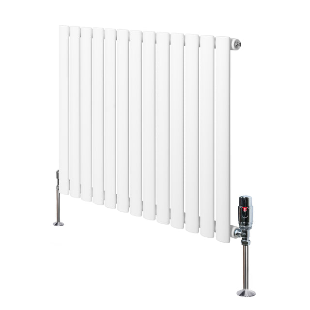 Weißer Gliederheizkörper mit TRV Chromventilen, 600mm x 780mm, schlankes Design, glatte Oberfläche und moderne, glänzende Ventile