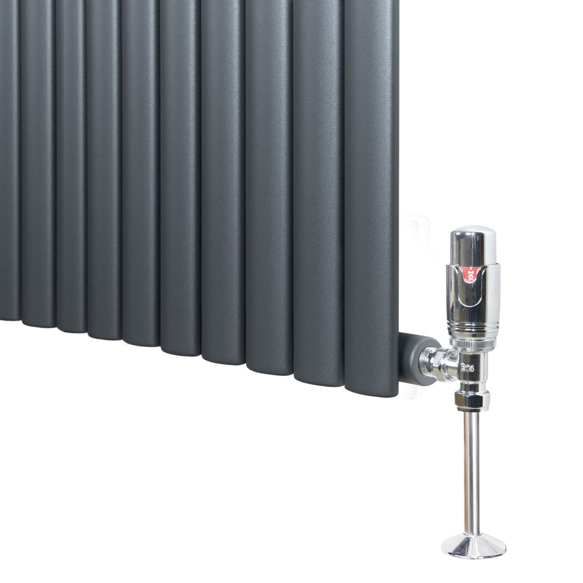 Anthrazitgrauer Gliederheizkörper mit TRV Chromventilen, 600mm x 1200mm, vertikale Lamellenstruktur und glänzendes Ventil für moderne Innenräume