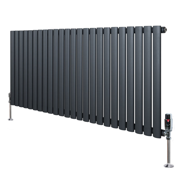 Eleganter Gliederheizkörper in Anthrazitgrau mit TRV Chromventilen, 600mm hoch und 1440mm breit, aus hochwertigem Metall mit glatter Oberfläche