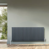 Gliederheizkörper in Anthrazitgrau mit TRV Chromventilen, 600mm x 1440mm, vertikale Lamellen, moderne und elegante Gestaltung für jeden Raum